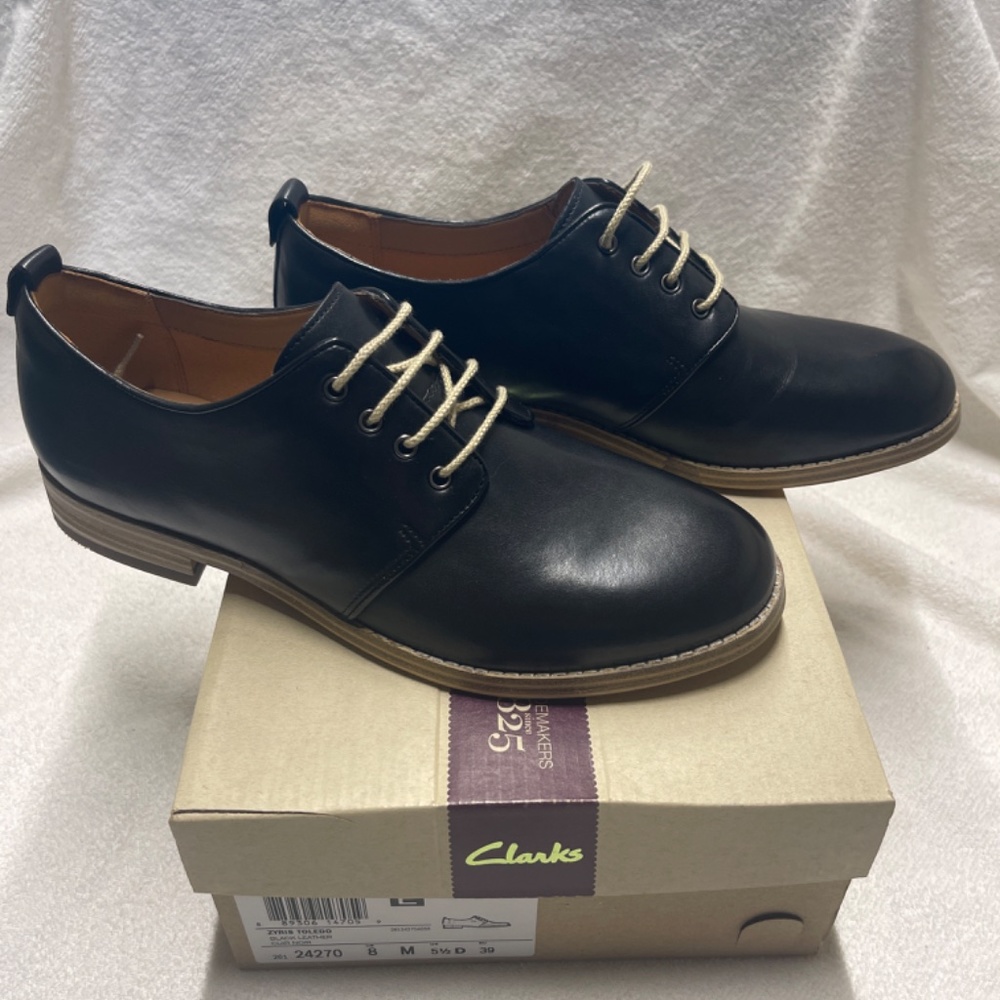 Clarks - Picture 4 of 8